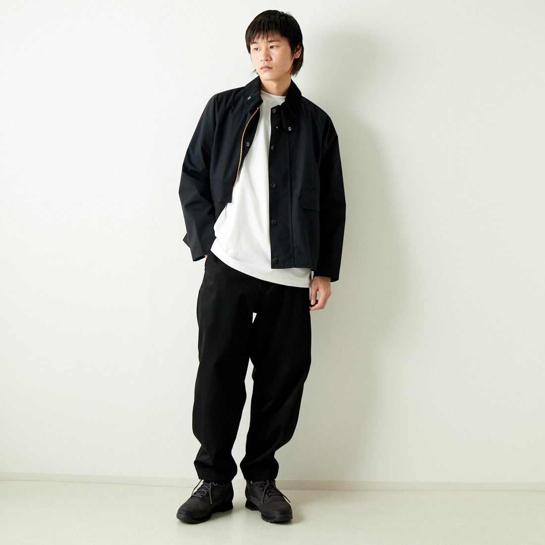 Barbour [バブアー] BORROWDALE / ボロウデイル ショートブルゾン [241MCAG013] 20 BLACK &&モデル身長：182cm 着用サイズ：38&&