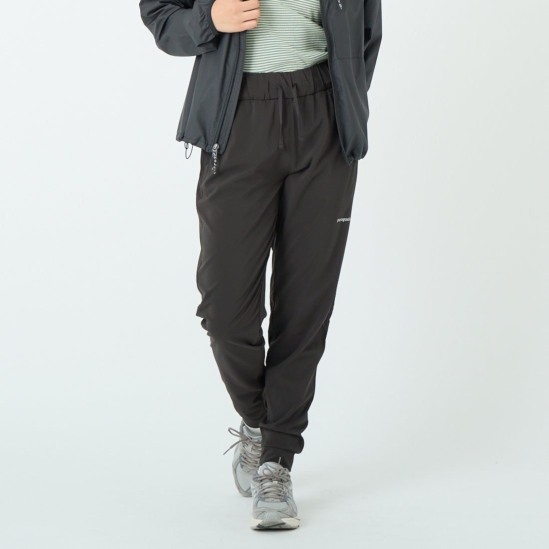 patagonia [パタゴニア] ウィメンズ テルボンヌ ジョガーズ [24595] BLK &&モデル身長：162cm 着用サイズ：M&&