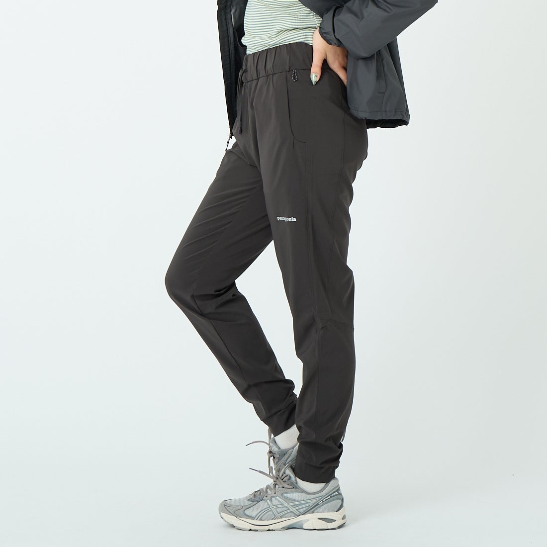 patagonia [パタゴニア] ウィメンズ テルボンヌ ジョガーズ [24595] BLK &&モデル身長：162cm 着用サイズ：M&&