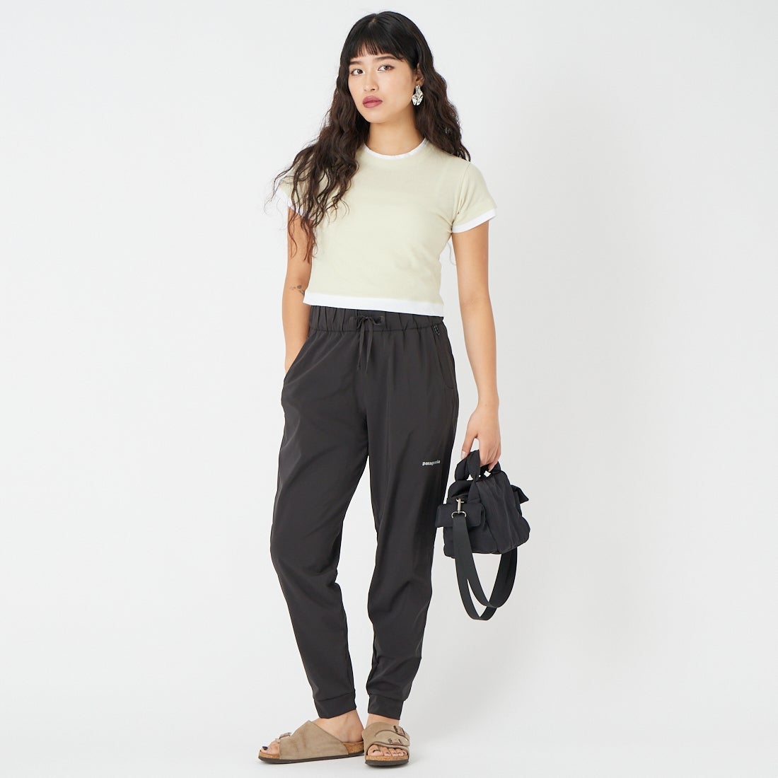 patagonia [パタゴニア] ウィメンズ テルボンヌ ジョガーズ [24595] BLK &&モデル身長：162cm 着用サイズ：M&&