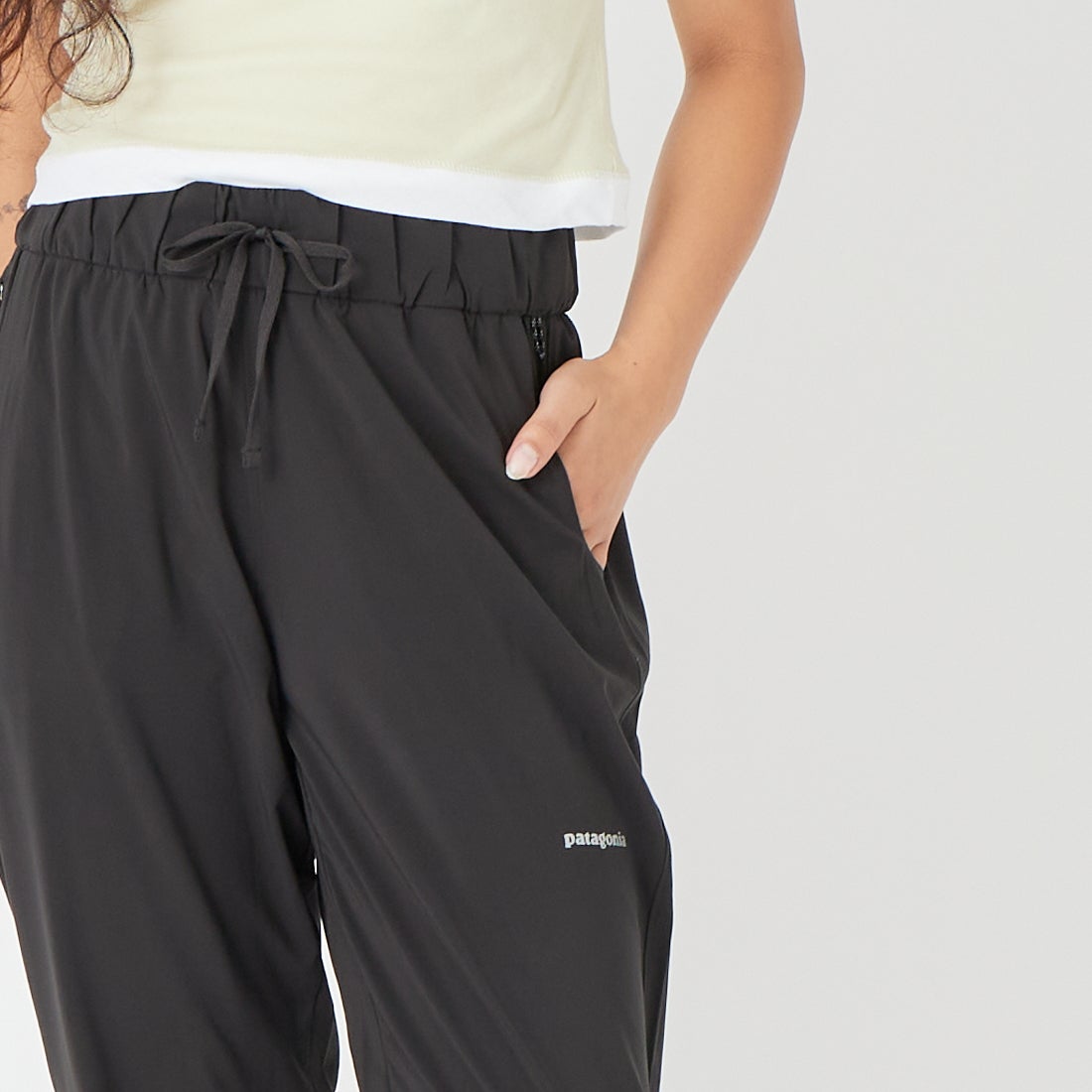 patagonia [パタゴニア] ウィメンズ テルボンヌ ジョガーズ [24595] BLK &&モデル身長：162cm 着用サイズ：M&&