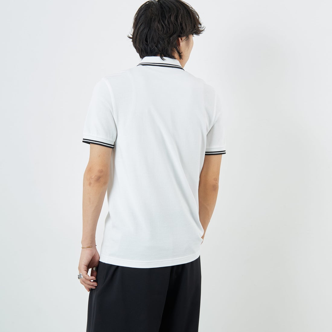 FRED PERRY [フレッドペリー] ティップライン ロゴ刺繍ポロシャツ [M3600] 200 WHITE &&モデル身長：179cm 着用サイズ：M&&