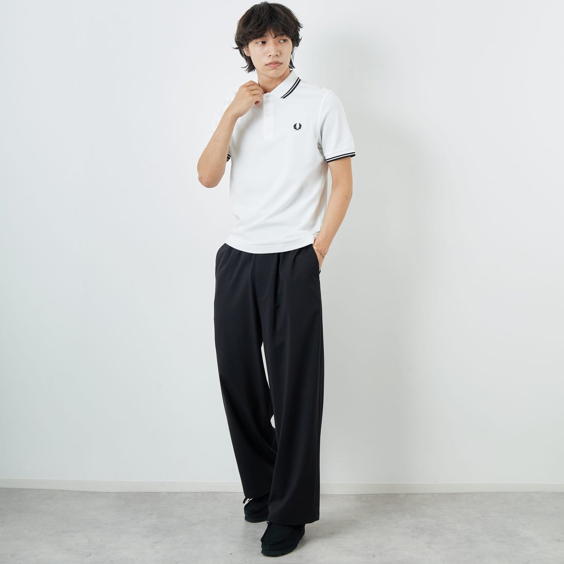 FRED PERRY [フレッドペリー] ティップライン ロゴ刺繍ポロシャツ [M3600] 200 WHITE &&モデル身長：179cm 着用サイズ：M&&