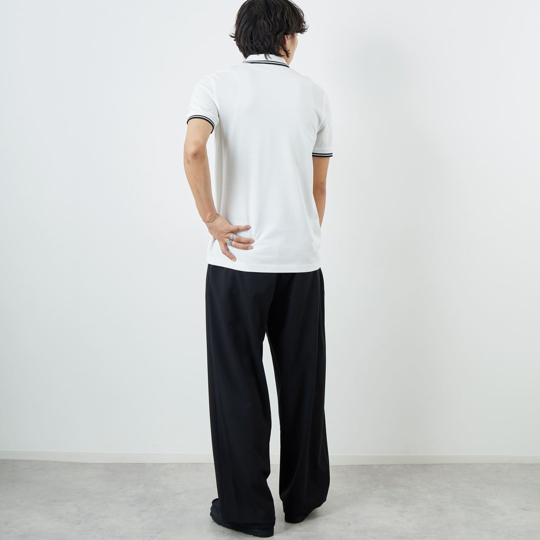 FRED PERRY [フレッドペリー] ティップライン ロゴ刺繍ポロシャツ [M3600] 200 WHITE &&モデル身長：179cm 着用サイズ：M&&