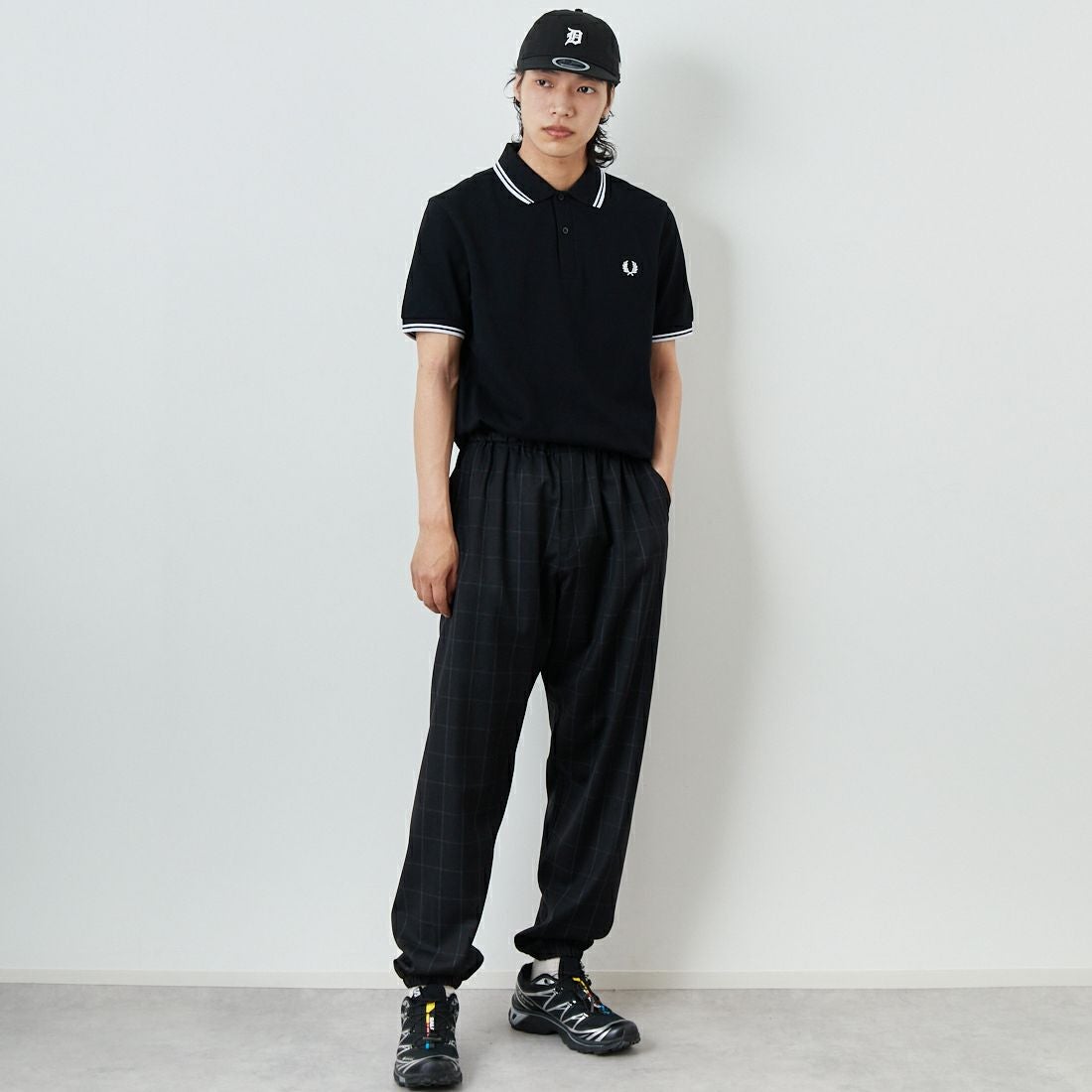 FRED PERRY [フレッドペリー] ティップライン ロゴ刺繍ポロシャツ [M3600] 350 BLACK &&モデル身長：179cm 着用サイズ：L&&