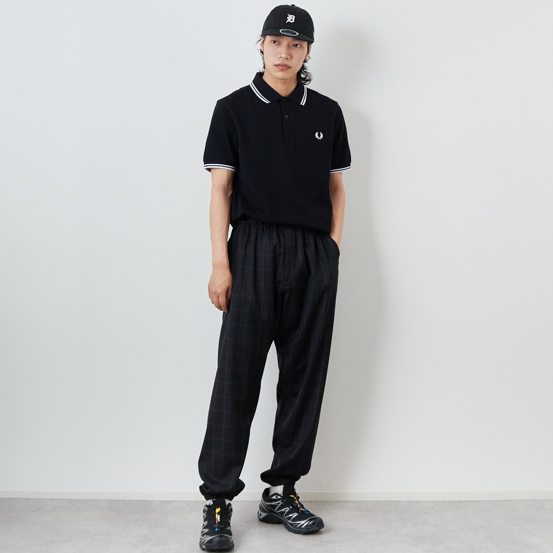 FRED PERRY [フレッドペリー] ティップライン ロゴ刺繍ポロシャツ [M3600] 350 BLACK &&モデル身長：179cm 着用サイズ：L&&