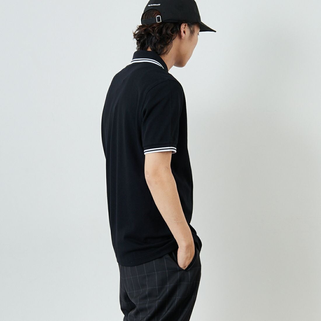 FRED PERRY [フレッドペリー] ティップライン ロゴ刺繍ポロシャツ [M3600] 350 BLACK &&モデル身長：179cm 着用サイズ：L&&