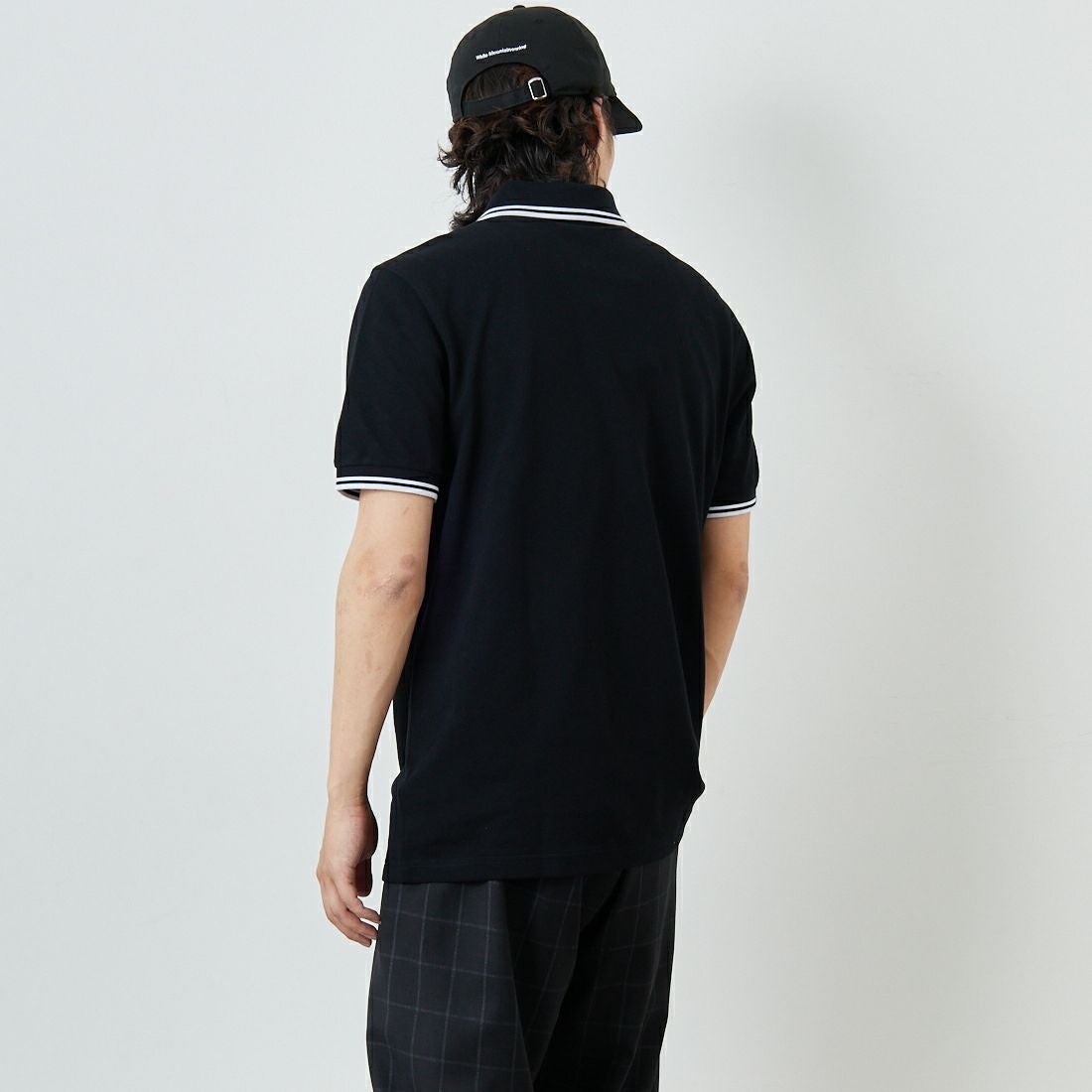 FRED PERRY [フレッドペリー] ティップライン ロゴ刺繍ポロシャツ [M3600] 350 BLACK &&モデル身長：179cm 着用サイズ：L&&