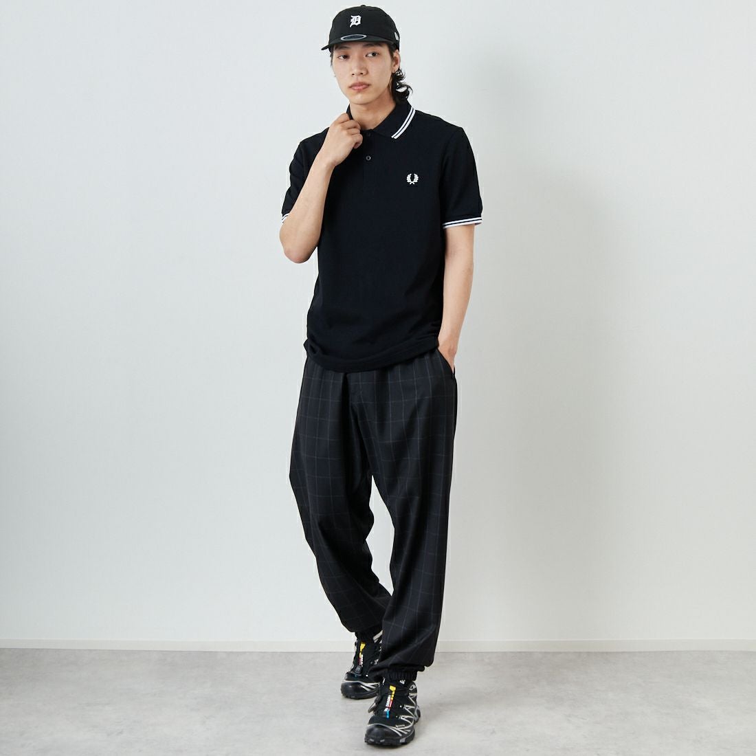 FRED PERRY [フレッドペリー] ティップライン ロゴ刺繍ポロシャツ [M3600] 350 BLACK &&モデル身長：179cm 着用サイズ：L&&