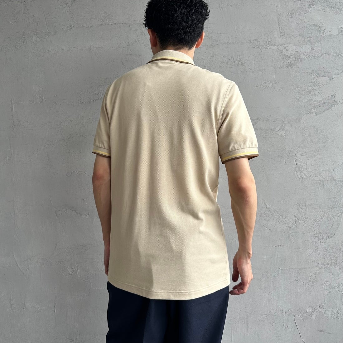FRED PERRY [フレッドペリー] ティップライン ロゴ刺繍ポロシャツ [M3600] Y56 OATM/C &&モデル身長：168cm 着用サイズ：M&&
