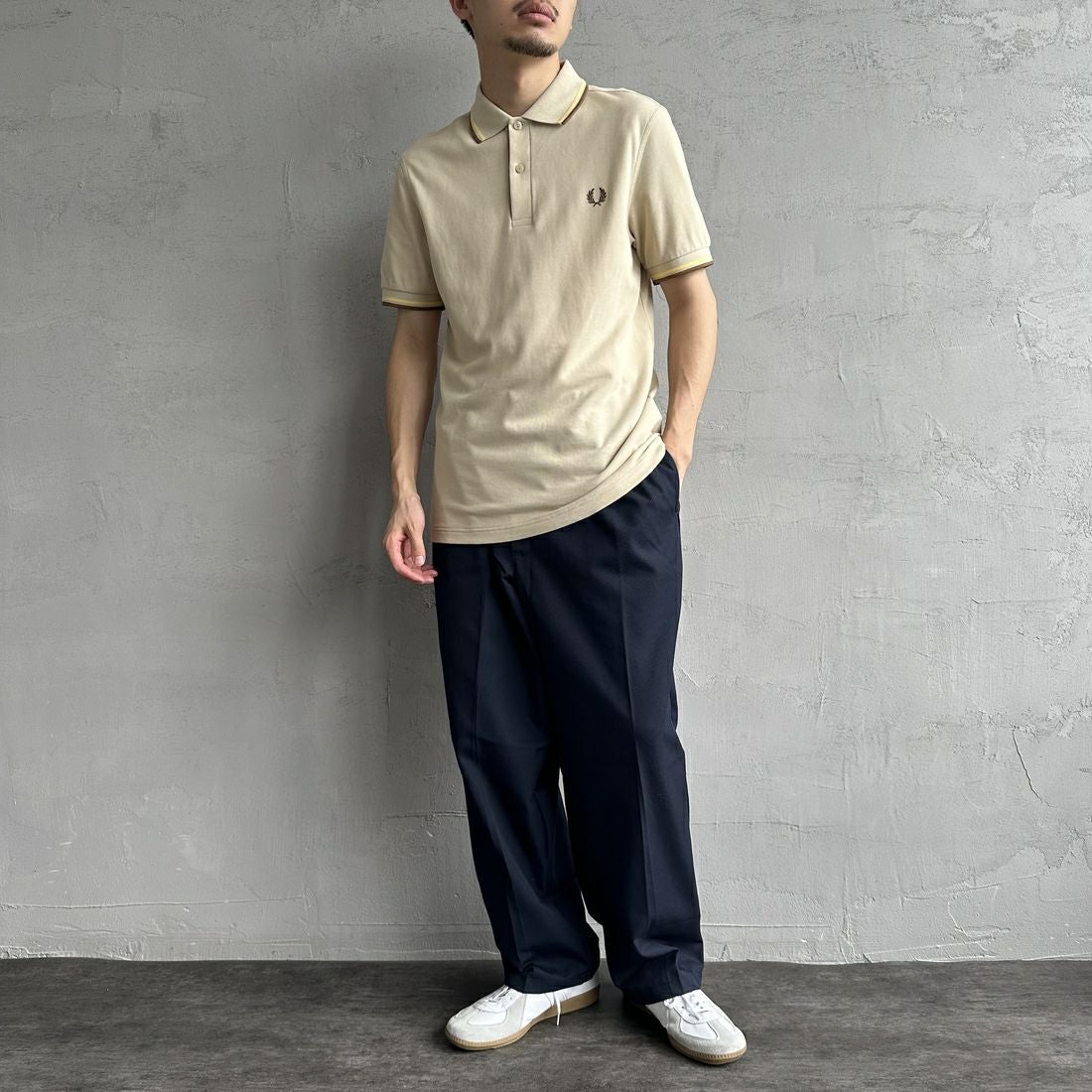 FRED PERRY [フレッドペリー] ティップライン ロゴ刺繍ポロシャツ [M3600] Y56 OATM/C &&モデル身長：168cm 着用サイズ：M&&