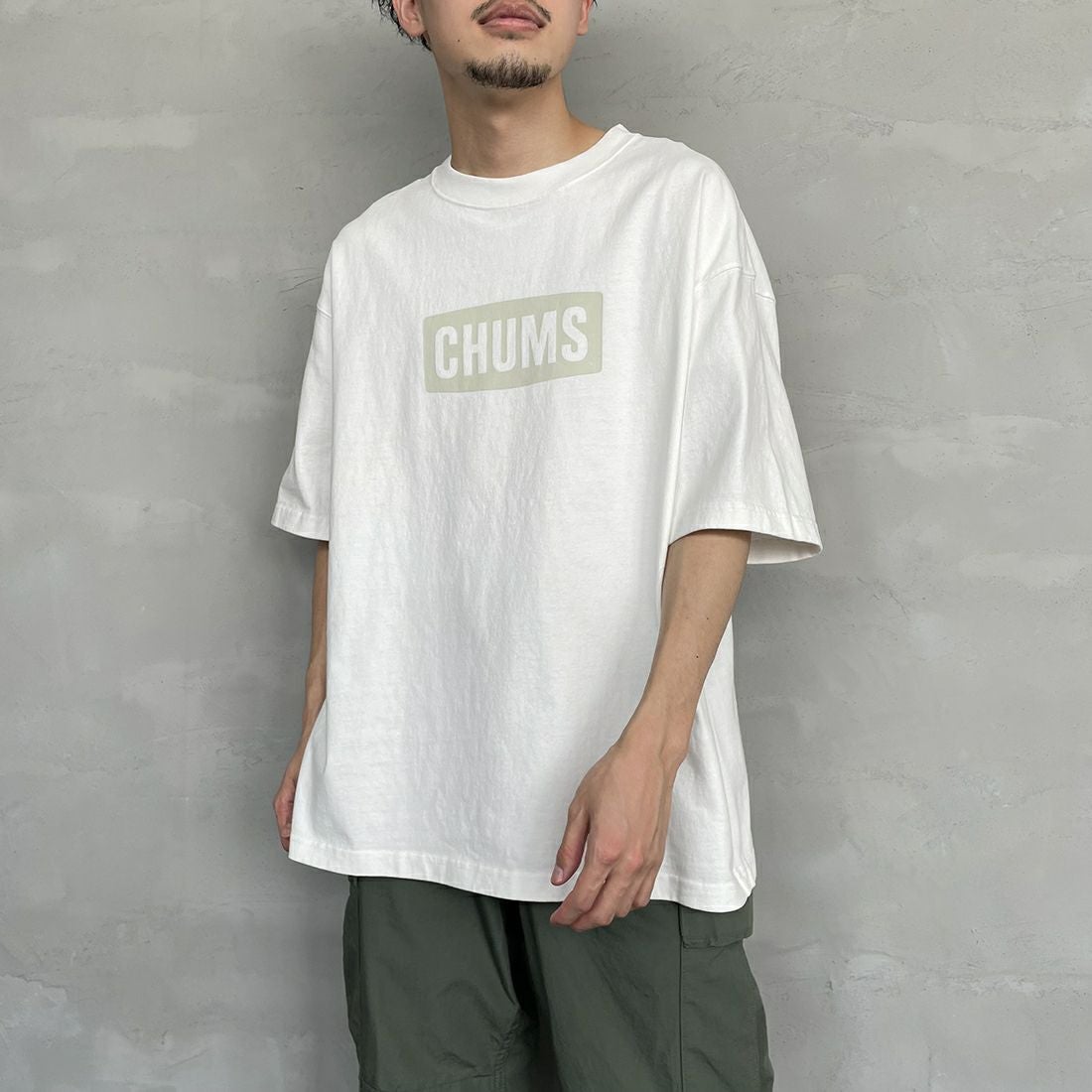 CHUMS [チャムス] ヘビーウエイトチャムスロゴTシャツ [CH01-2271] W001 WHITE &&モデル身長：168cm 着用サイズ：XL&&