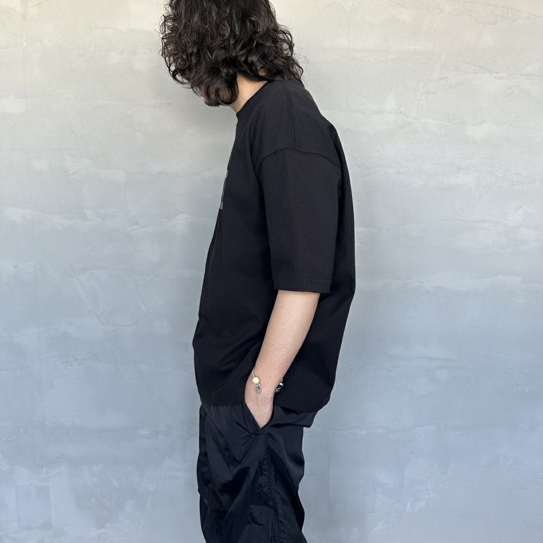 CHUMS [チャムス] ヘビーウエイトチャムスロゴTシャツ [CH01-2271] K001 BLACK &&モデル身長：173cm 着用サイズ：L&&