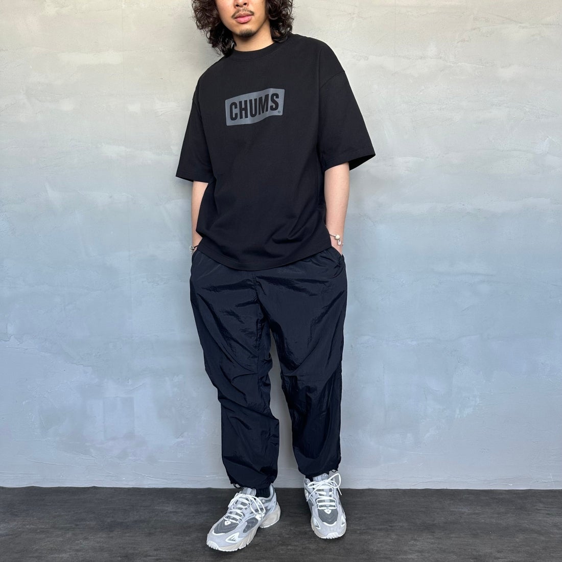 CHUMS [チャムス] ヘビーウエイトチャムスロゴTシャツ [CH01-2271] K001 BLACK &&モデル身長：173cm 着用サイズ：L&&
