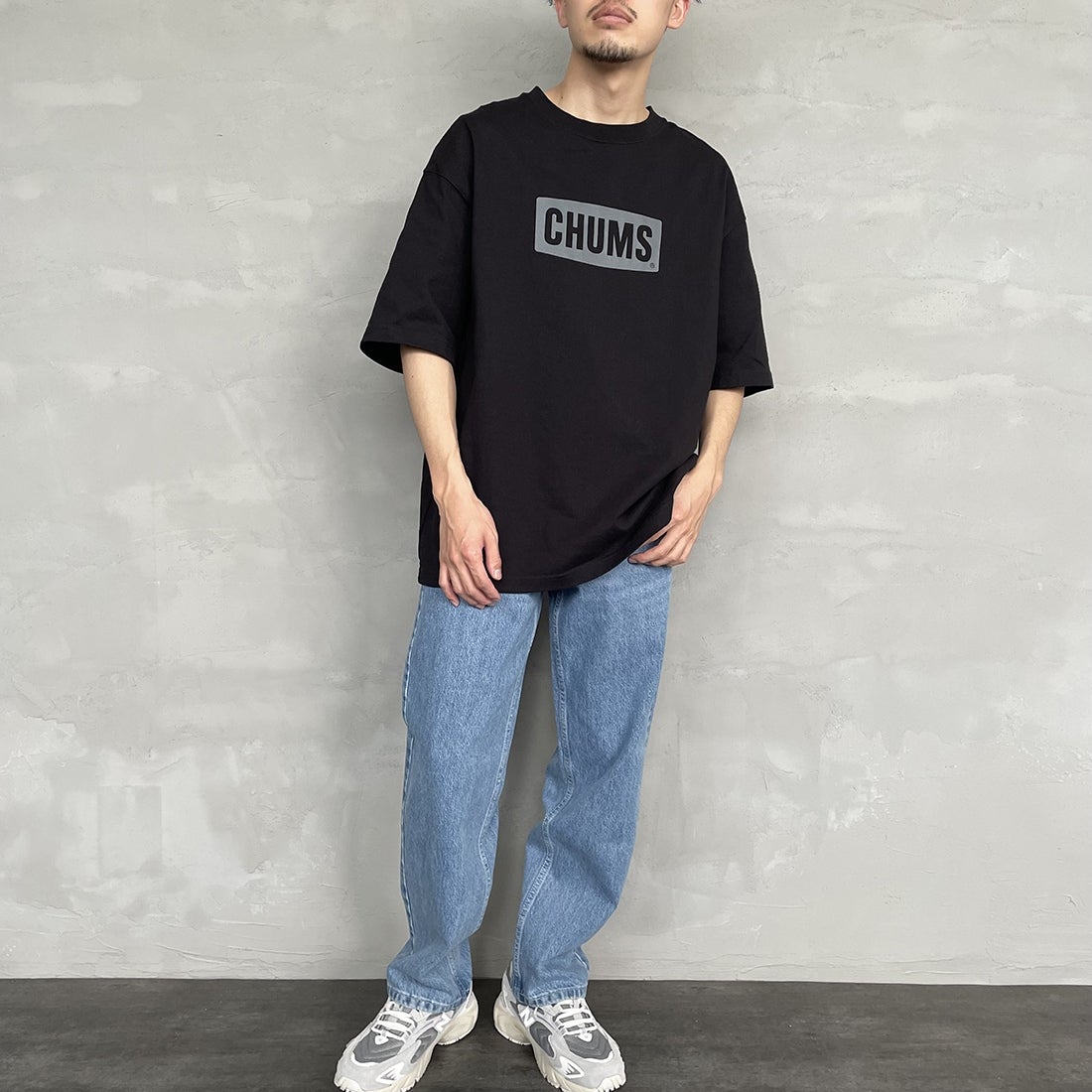 CHUMS [チャムス] ヘビーウエイトチャムスロゴTシャツ [CH01-2271] K001 BLACK &&モデル身長：168cm 着用サイズ：XL&&