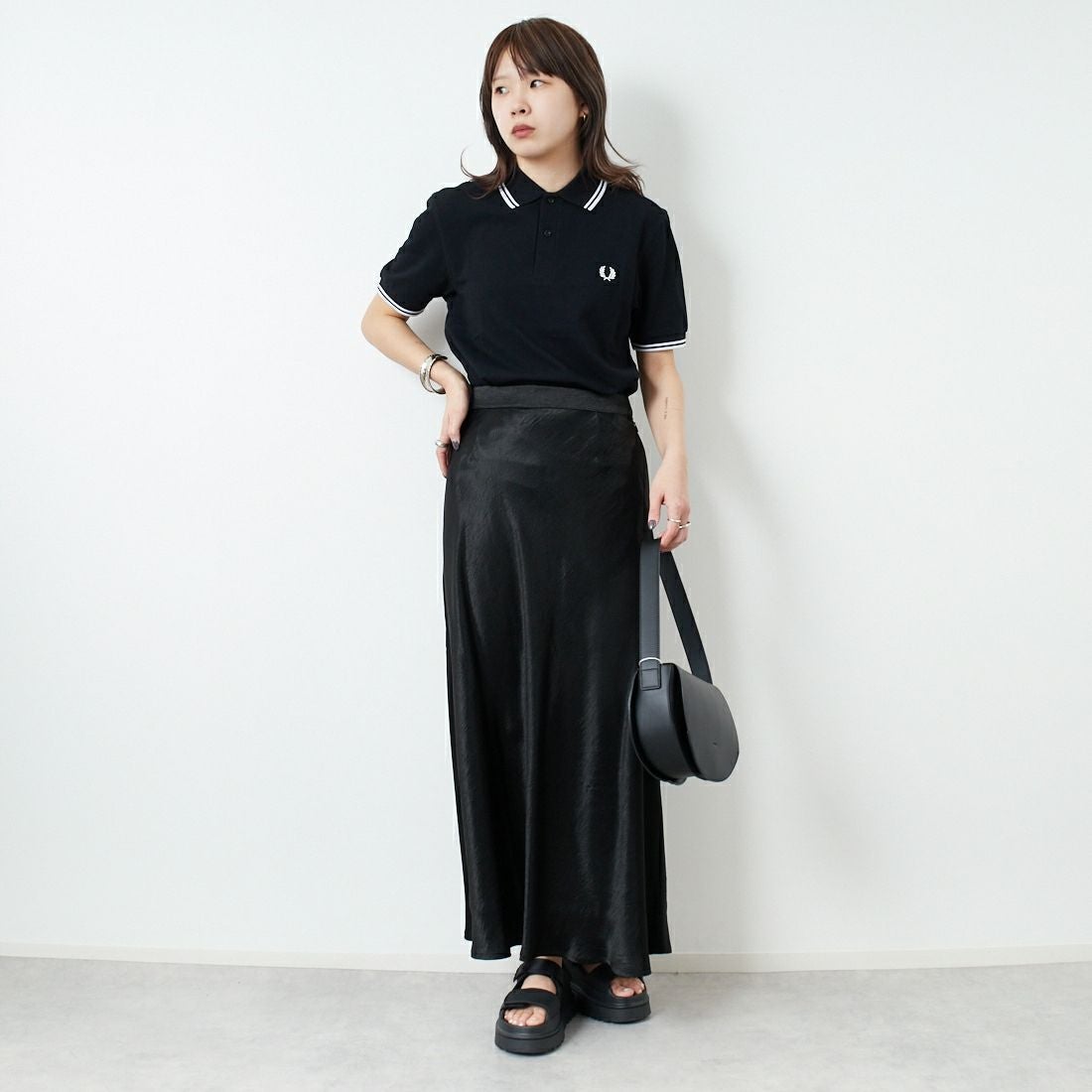 FRED PERRY [フレッドペリー] ティップライン ロゴ刺繍ポロシャツ [M3600] 350 BLACK &&モデル身長：167cm 着用サイズ：S&&