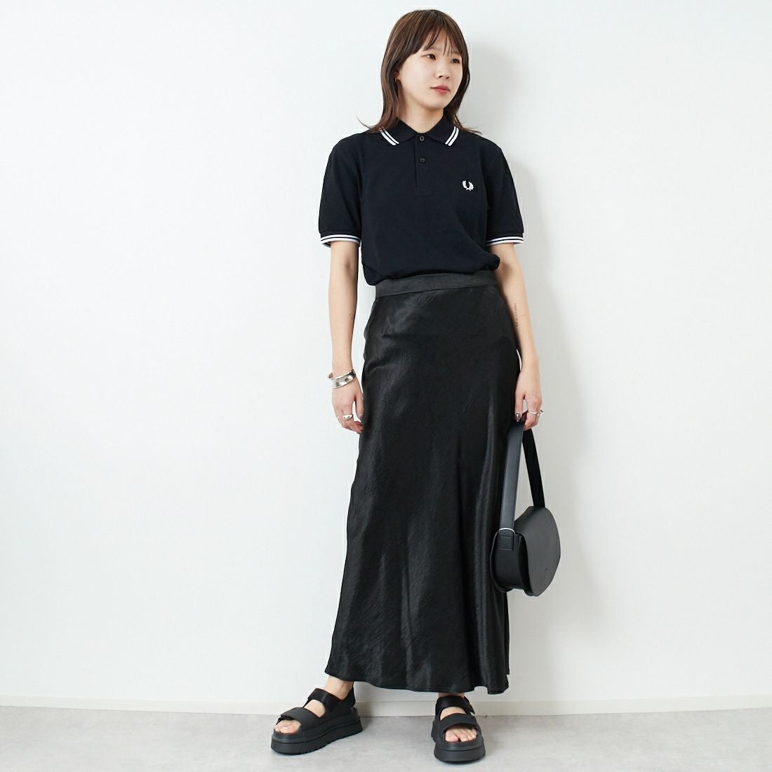 FRED PERRY [フレッドペリー] ティップライン ロゴ刺繍ポロシャツ [M3600] 350 BLACK &&モデル身長：167cm 着用サイズ：S&&