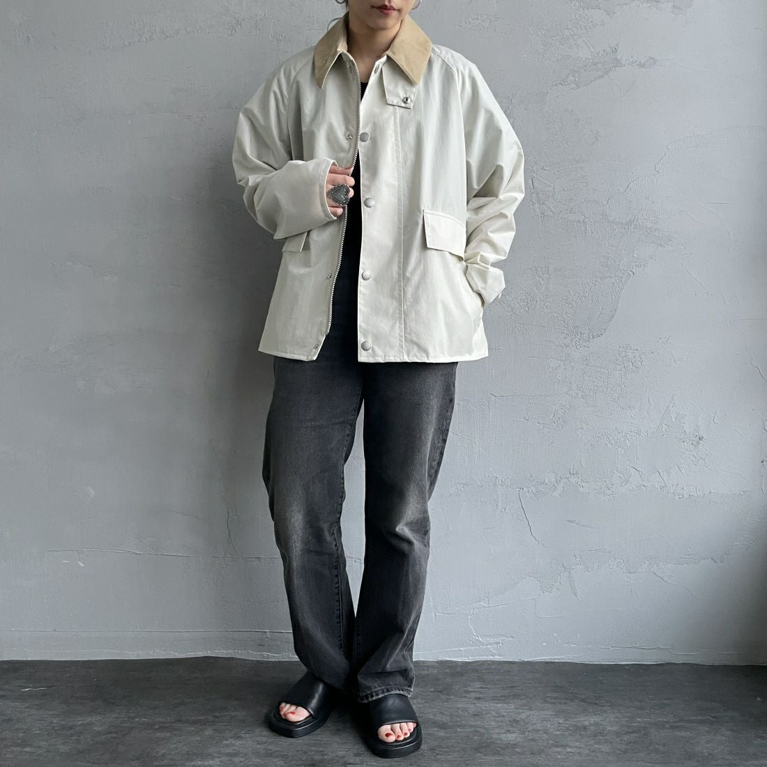 Barbour [バブアー] BORROWDALE / ボロウデイル ショートブルゾン [241MCAG013] 2 LT.BEG&&モデル身長：156cm　着用サイズ：36&&