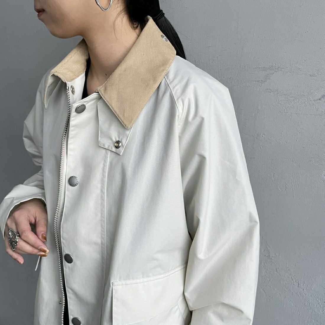 Barbour [バブアー] BORROWDALE / ボロウデイル ショートブルゾン [241MCAG013] 2 LT.BEG&&モデル身長：156cm　着用サイズ：36&&