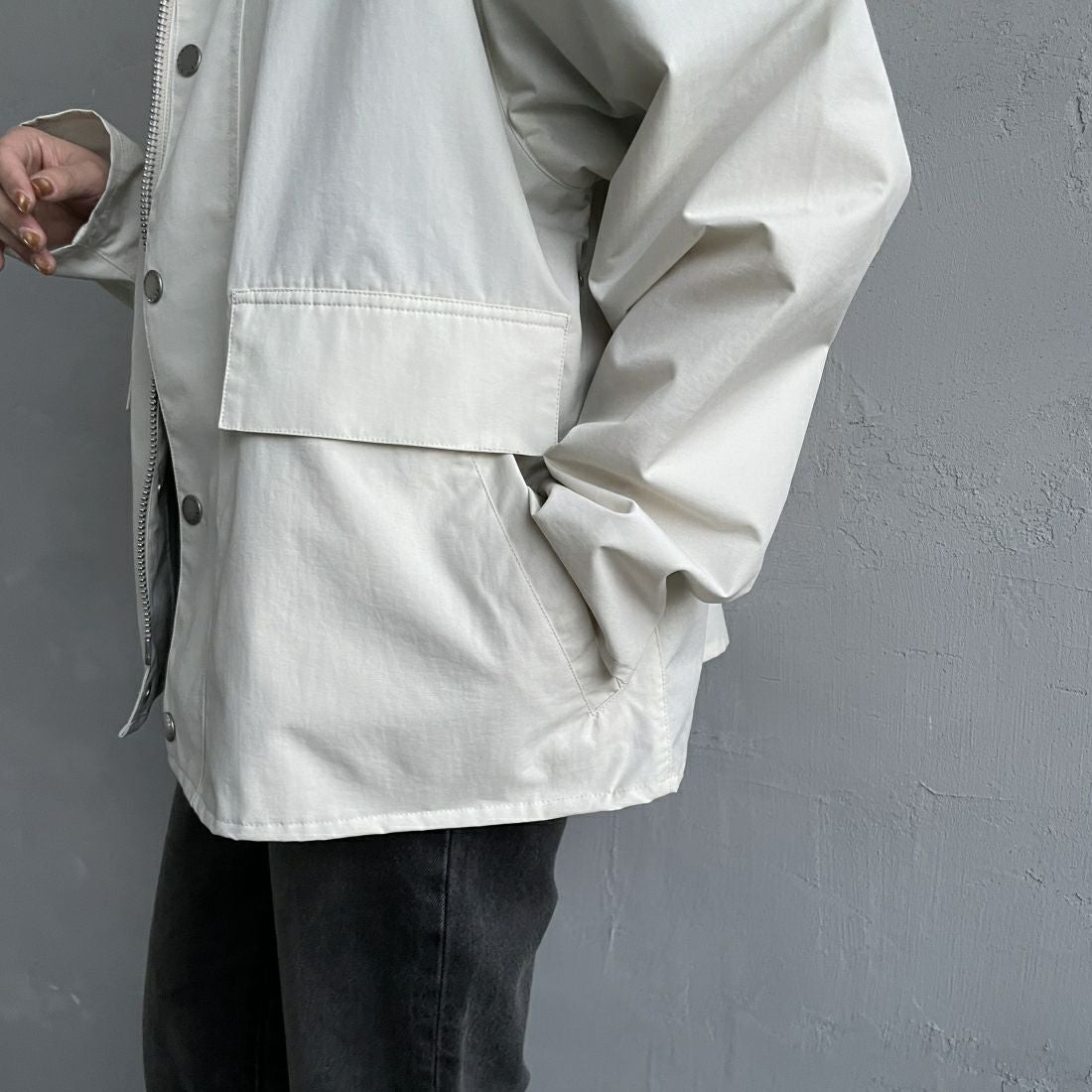 Barbour [バブアー] BORROWDALE / ボロウデイル ショートブルゾン [241MCAG013] 2 LT.BEG&&モデル身長：156cm　着用サイズ：36&&