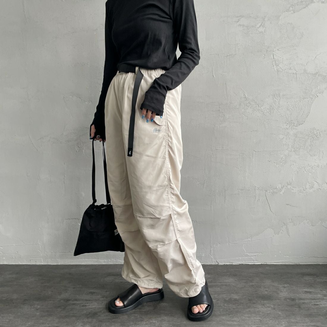 KELTY [ケルティ] 別注 ナイロンタフタ タックイージーパンツ [KE242W40IN01-JF] ｱｲﾎﾞﾘｰ&&モデル身長：156cm　着用サイズ：S&&