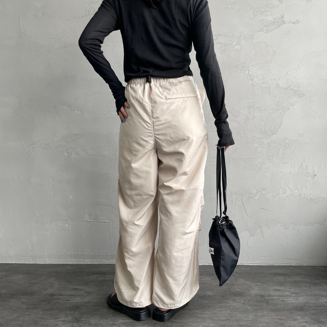 KELTY [ケルティ] 別注 ナイロンタフタ タックイージーパンツ [KE242W40IN01-JF] ｱｲﾎﾞﾘｰ&&モデル身長：156cm　着用サイズ：S&&