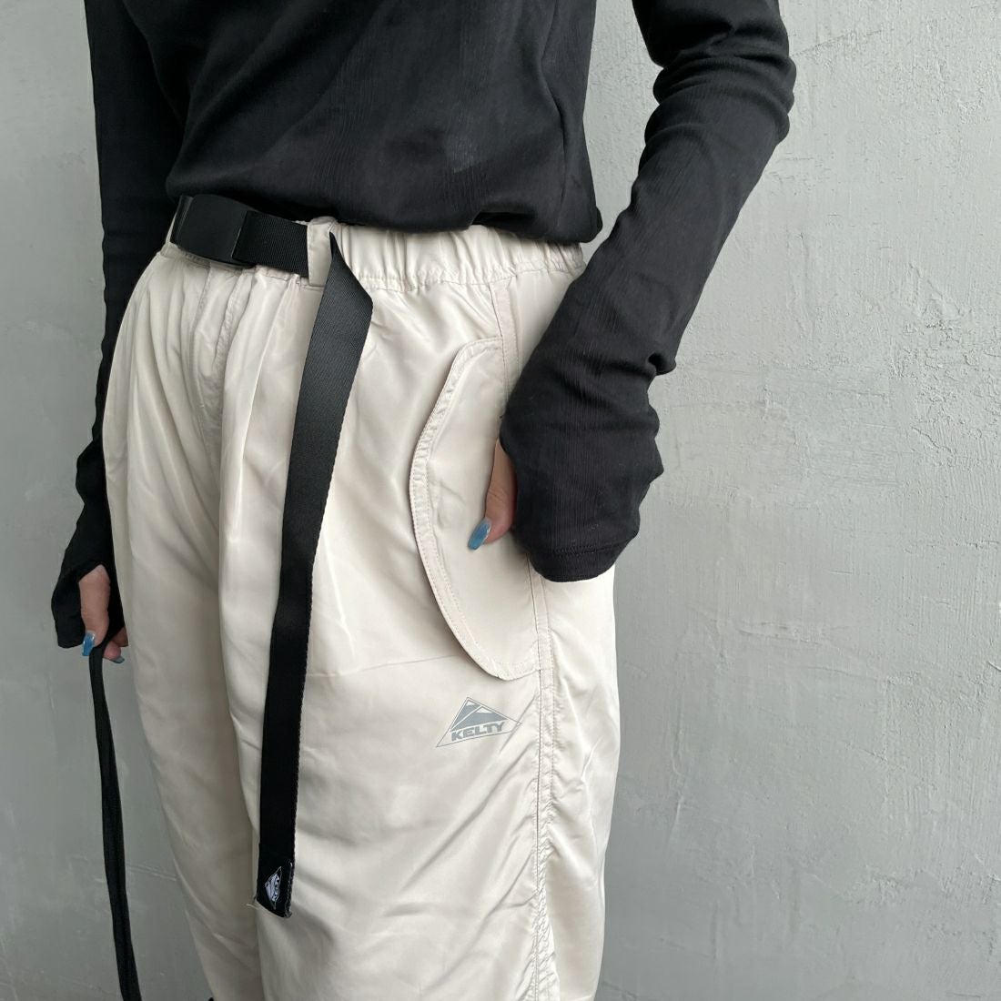KELTY [ケルティ] 別注 ナイロンタフタ タックイージーパンツ [KE242W40IN01-JF] ｱｲﾎﾞﾘｰ&&モデル身長：156cm　着用サイズ：S&&