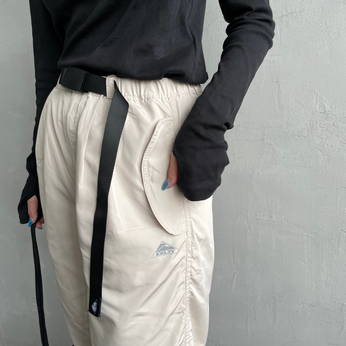 KELTY [ケルティ] 別注 ナイロンタフタ タックイージーパンツ [KE242W40IN01-JF] ｱｲﾎﾞﾘｰ&&モデル身長：156cm　着用サイズ：S&&