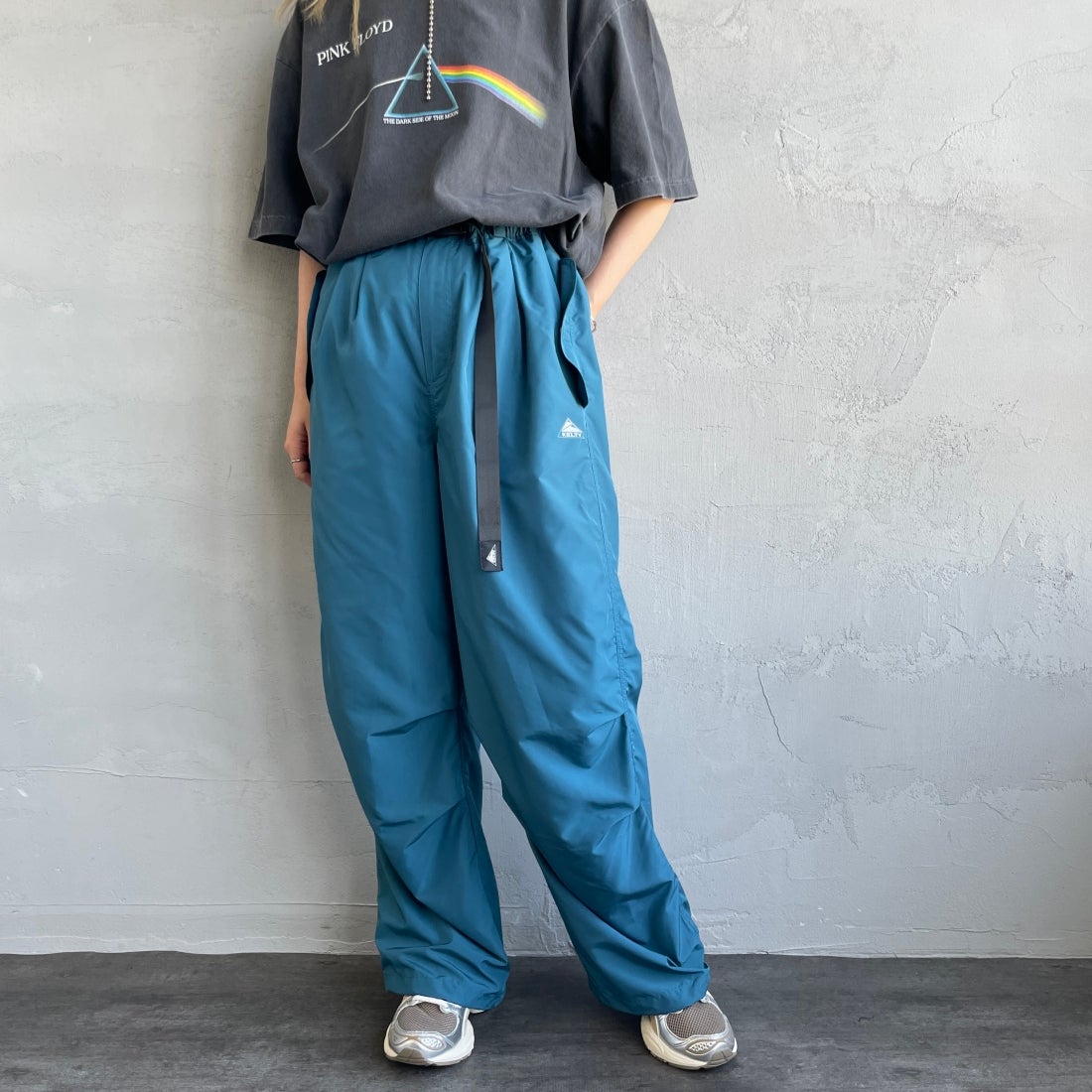 KELTY [ケルティ] 別注 ナイロンタフタ タックイージーパンツ [KE242W40IN01-JF] ﾌﾞﾙｰ&&モデル身長：156cm　着用サイズ：S&&