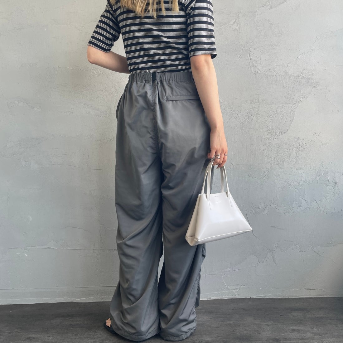 KELTY [ケルティ] 別注 ナイロンタフタ タックイージーパンツ [KE242W40IN01-JF] ﾁｬｺｰﾙ&&モデル身長：156cm　着用サイズ：Ｍ&&