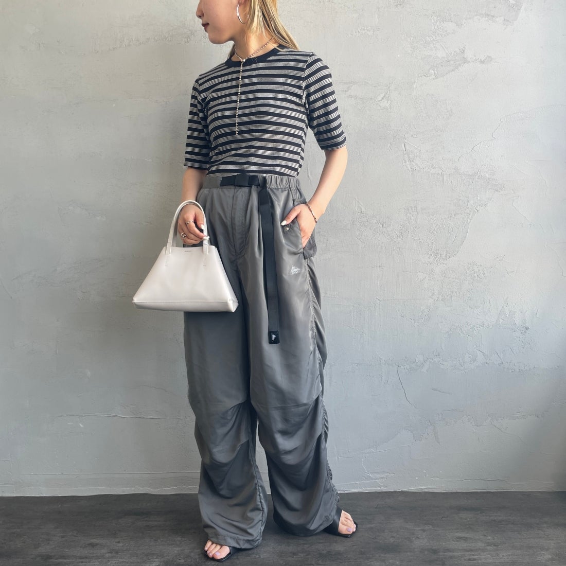 KELTY [ケルティ] 別注 ナイロンタフタ タックイージーパンツ [KE242W40IN01-JF] ﾁｬｺｰﾙ&&モデル身長：156cm　着用サイズ：Ｍ&&