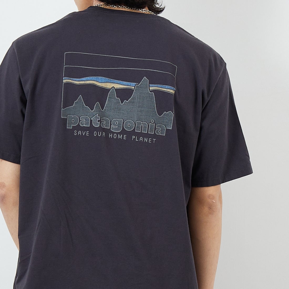patagonia [パタゴニア] メンズ 73 スカイライン オーガニックTシャツ [37534] INBK &&モデル身長：179cm 着用サイズ：L&&