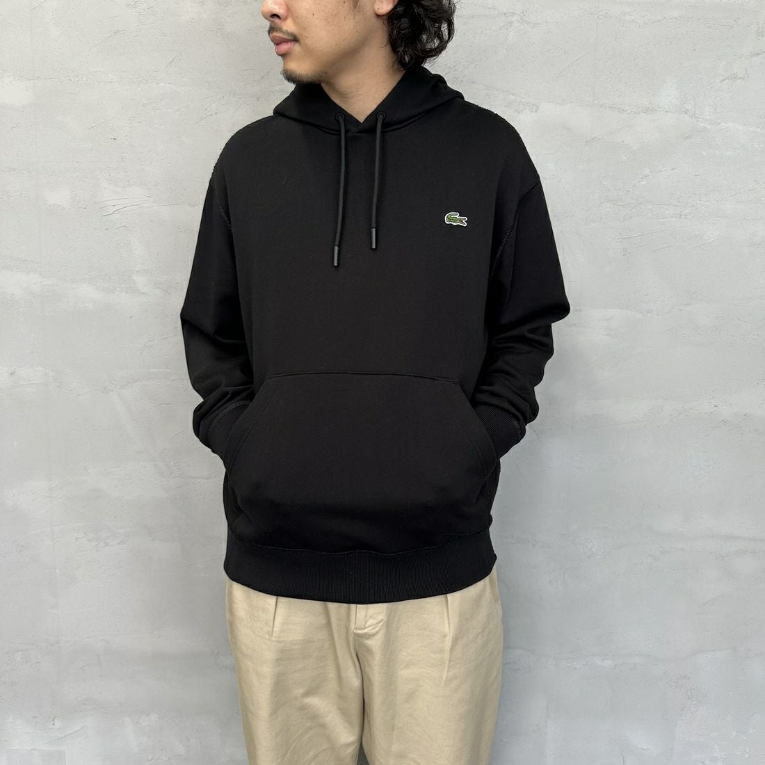 LACOSTE [ラコステ] プレミアムスウェットフーディー [SH6925] 031 BLACK &&モデル身長：173cm 着用サイズ：5&&