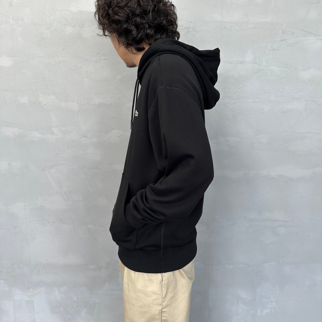 LACOSTE [ラコステ] プレミアムスウェットフーディー [SH6925] 031 BLACK &&モデル身長：173cm 着用サイズ：5&&