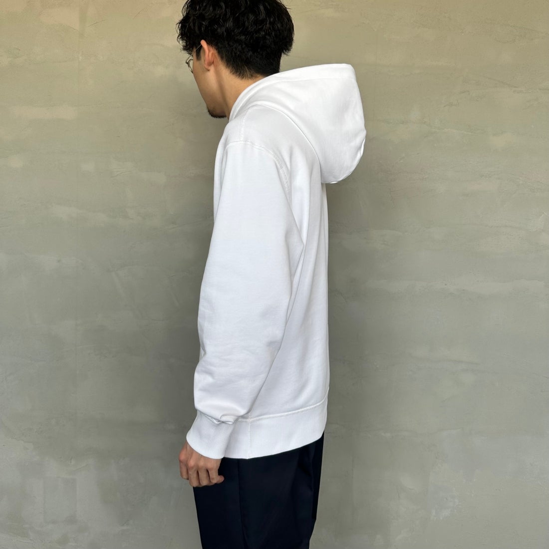 LACOSTE [ラコステ] プレミアムスウェットフーディー [SH6925] 001 WHITE &&モデル身長：168cm 着用サイズ：5&&