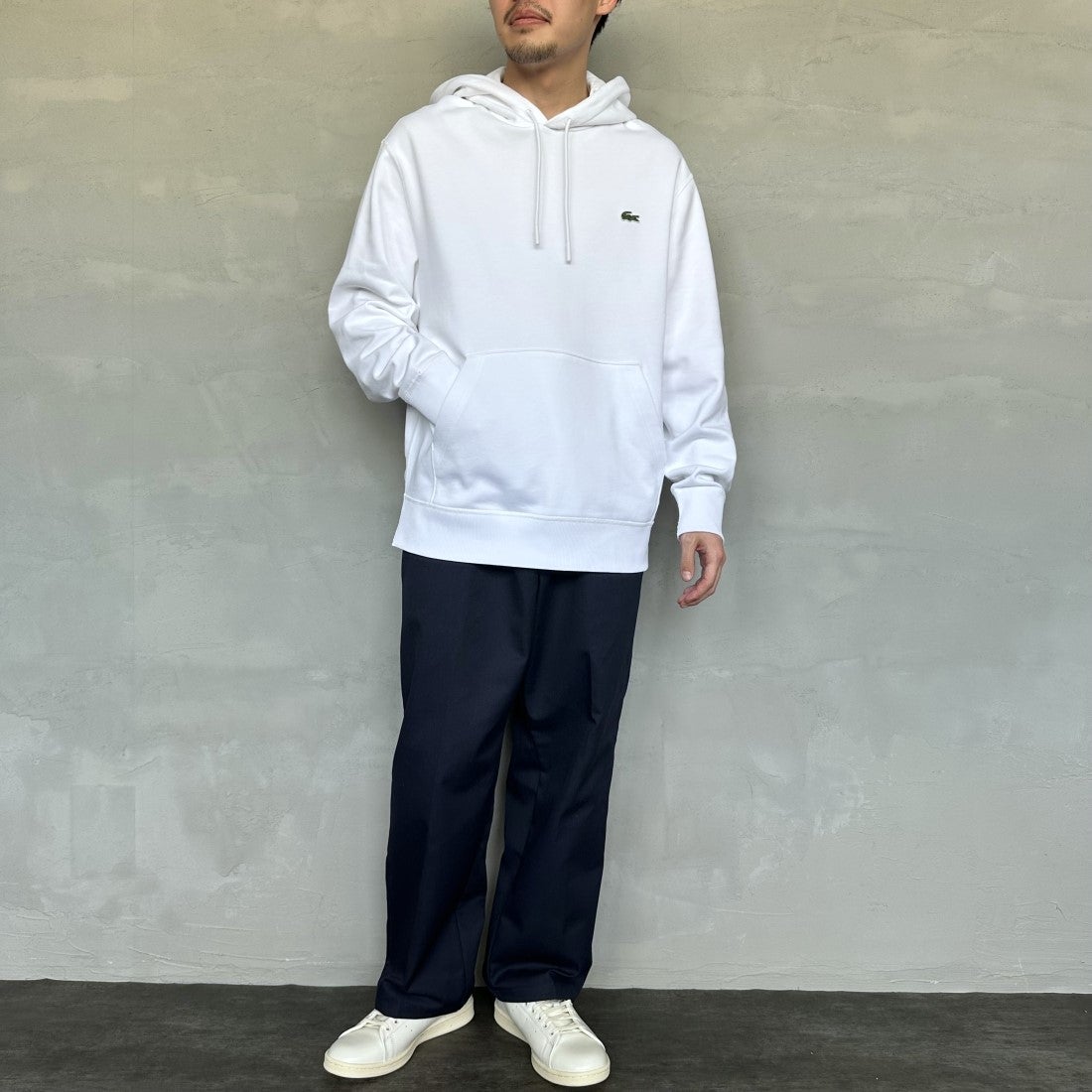 LACOSTE [ラコステ] プレミアムスウェットフーディー [SH6925] 001 WHITE &&モデル身長：168cm 着用サイズ：5&&