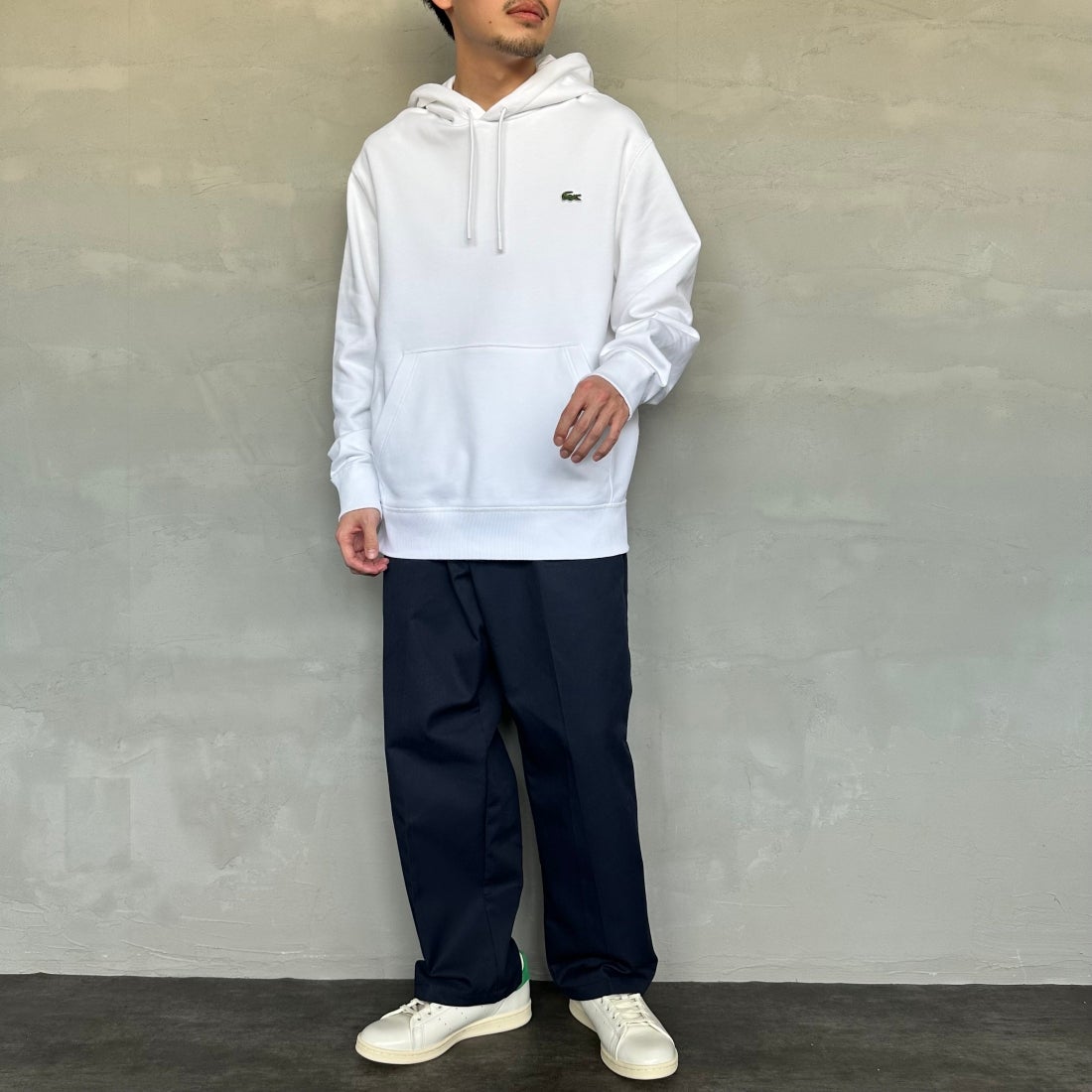 LACOSTE [ラコステ] プレミアムスウェットフーディー [SH6925] 001 WHITE &&モデル身長：168cm 着用サイズ：5&&