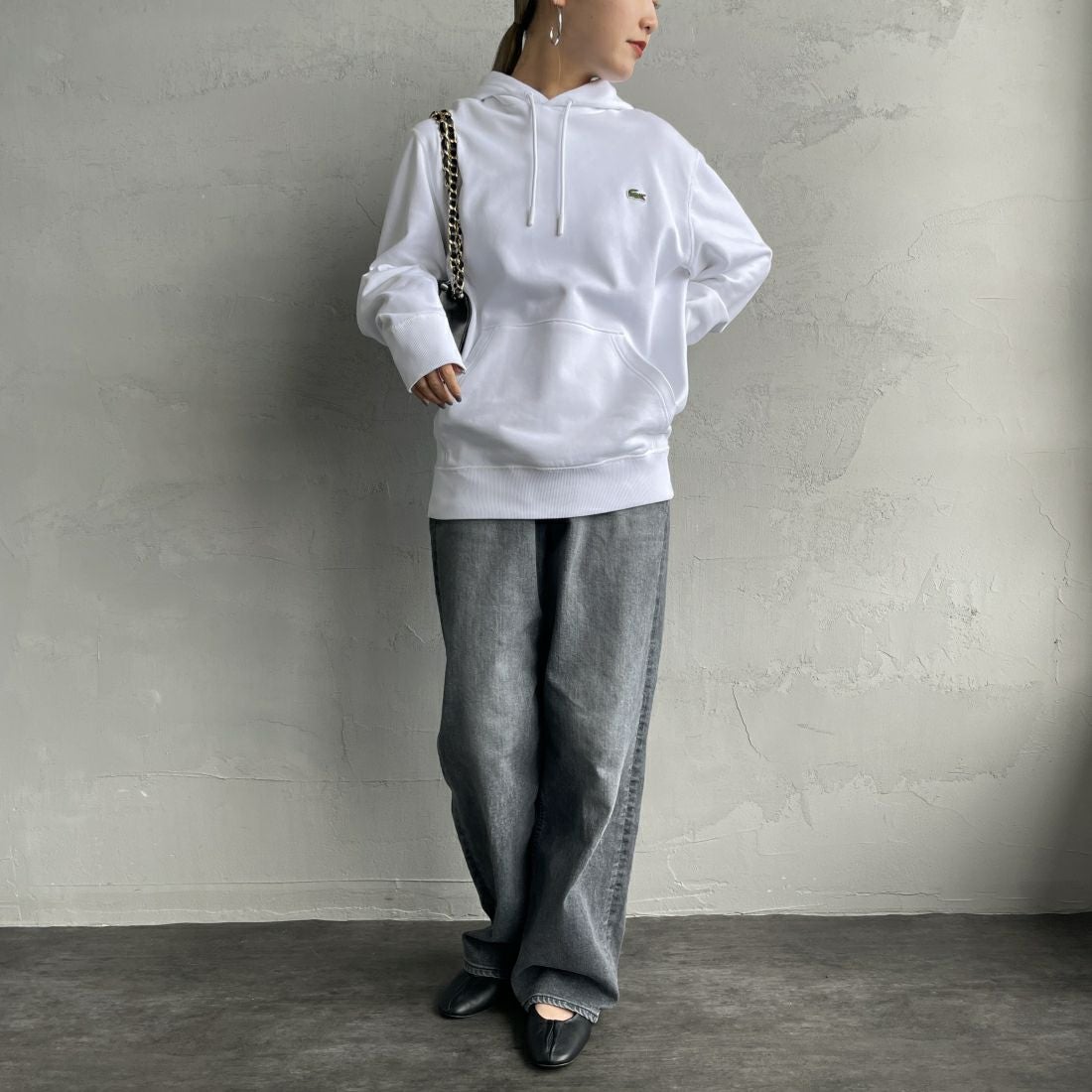 LACOSTE [ラコステ] プレミアムスウェットフーディー [SH6925] 001 WHITE &&モデル身長：156cm 着用サイズ：3&&