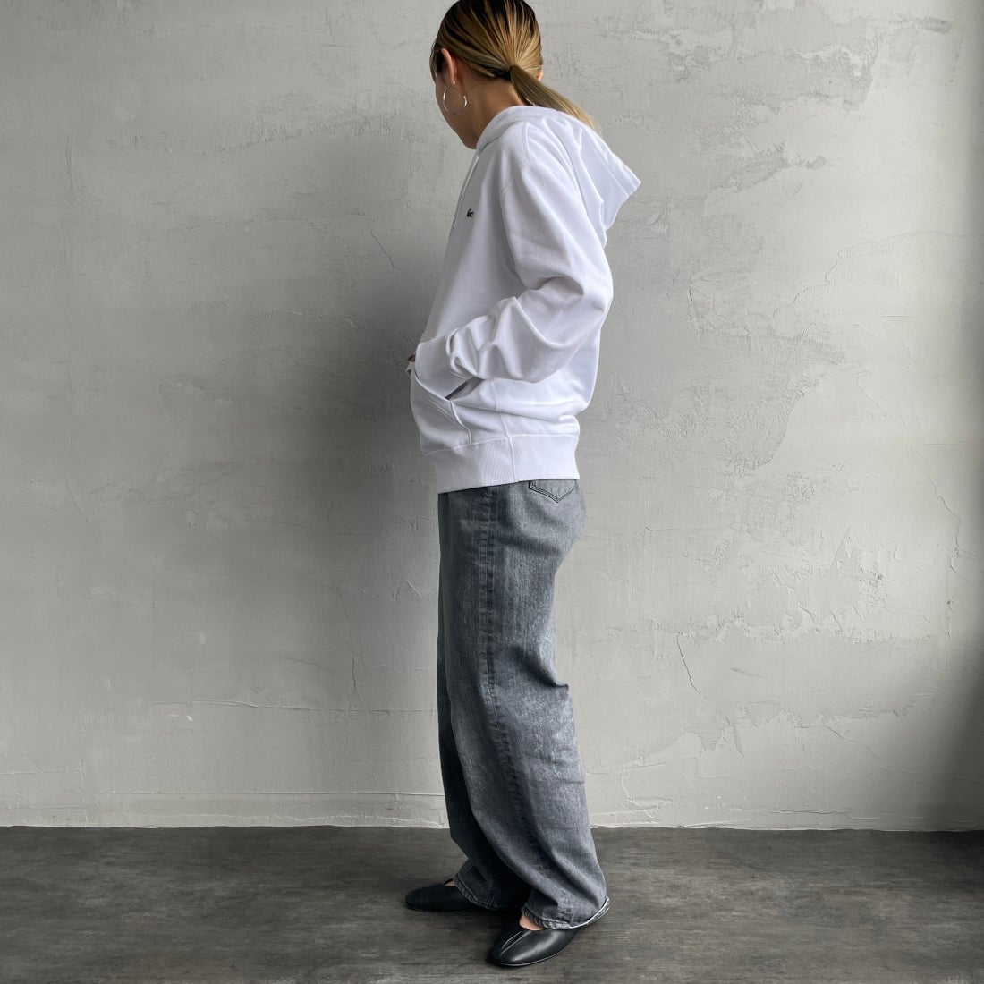 LACOSTE [ラコステ] プレミアムスウェットフーディー [SH6925] 001 WHITE &&モデル身長：156cm 着用サイズ：3&&