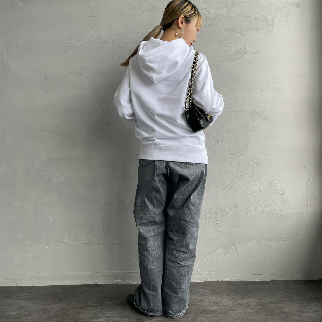 LACOSTE [ラコステ] プレミアムスウェットフーディー [SH6925] 001 WHITE &&モデル身長：156cm 着用サイズ：3&&