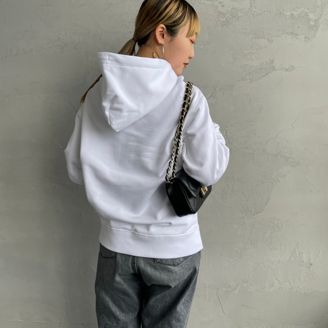 LACOSTE [ラコステ] プレミアムスウェットフーディー [SH6925] 001 WHITE &&モデル身長：156cm 着用サイズ：3&&