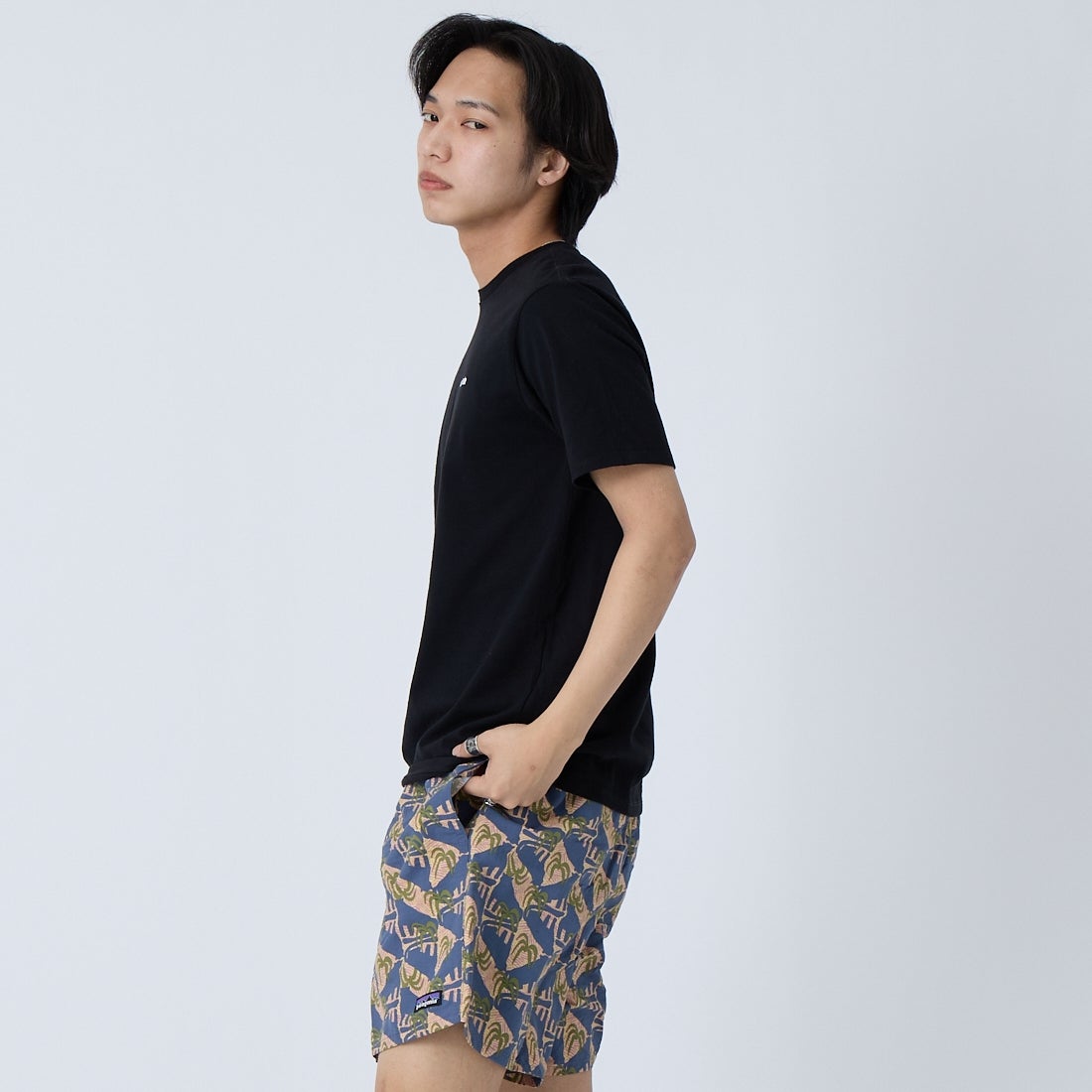 patagonia [パタゴニア] メンズ P-6ロゴ レスポンシビリティーTシャツ [38504] BLK &&モデル身長：179cm 着用サイズ：S&&