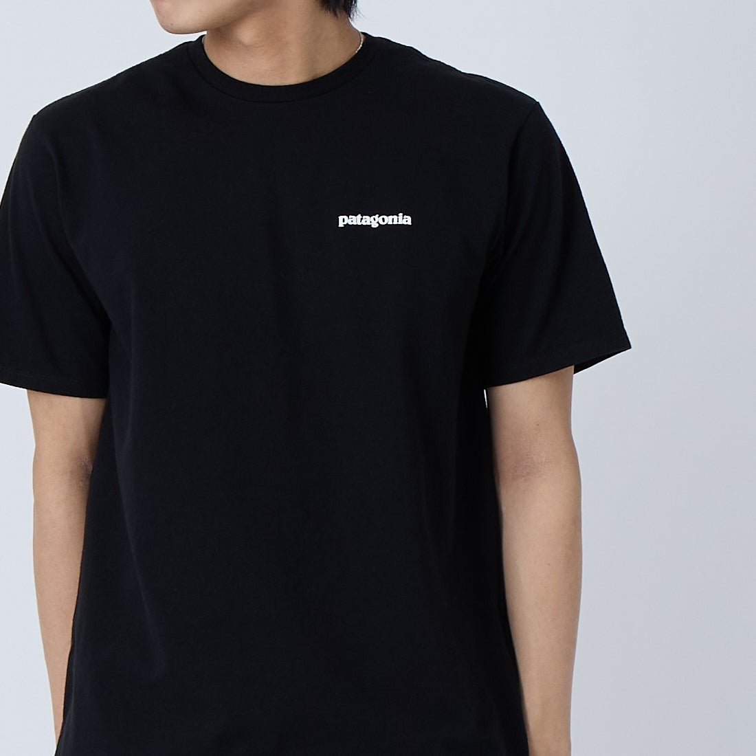 patagonia [パタゴニア] メンズ P-6ロゴ レスポンシビリティーTシャツ [38504] BLK &&モデル身長：179cm 着用サイズ：S&&