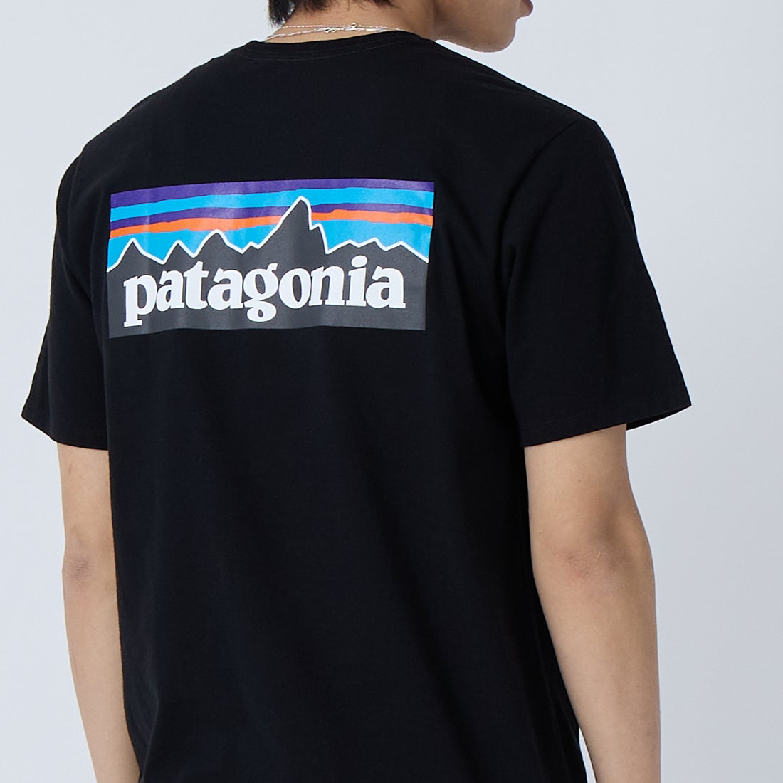 patagonia [パタゴニア] メンズ P-6ロゴ レスポンシビリティーTシャツ [38504] BLK &&モデル身長：179cm 着用サイズ：S&&