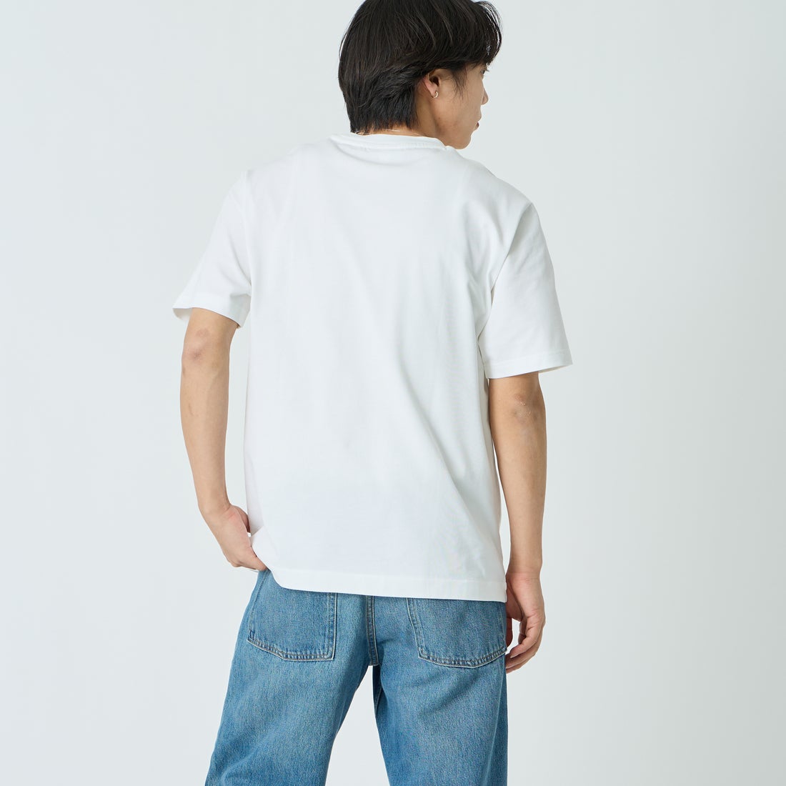 LACOSTE [ラコステ] アウトラインクロックポケットTシャツ [TH5581] 001 WHITE &&モデル身長：179cm 着用サイズ：5&&