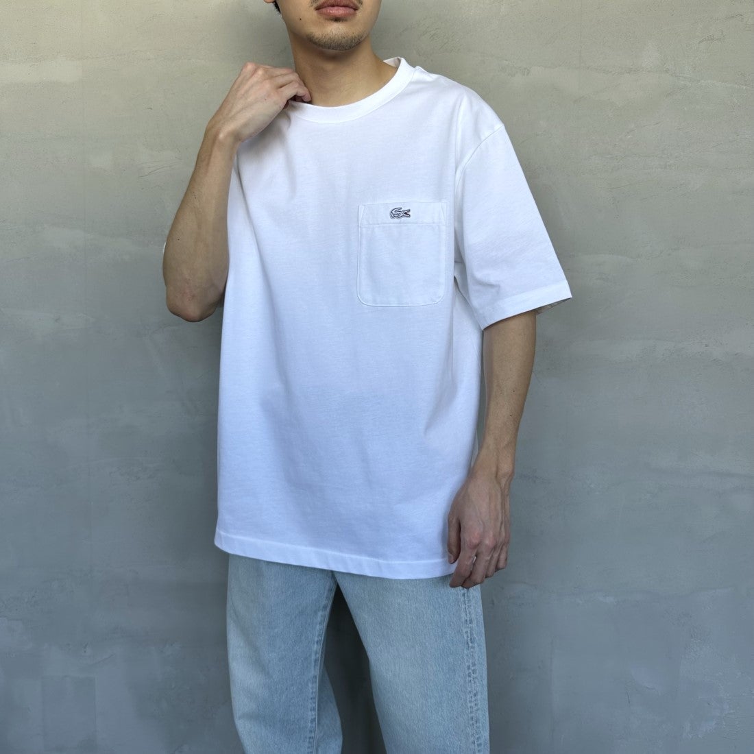 LACOSTE [ラコステ] アウトラインクロックポケットTシャツ [TH5581] 001 WHITE&&モデル身長：168cm 着用サイズ：6&&
