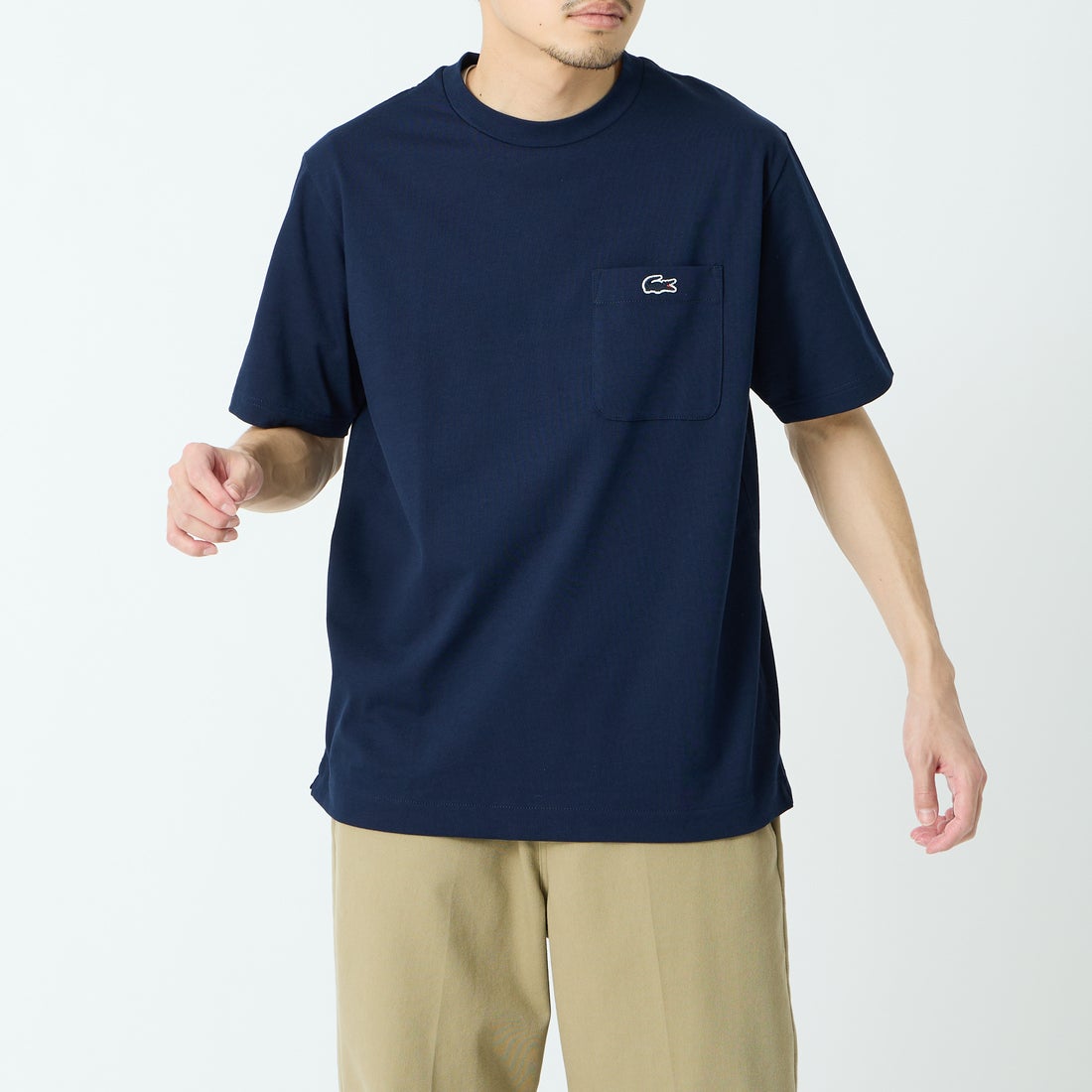 LACOSTE [ラコステ] アウトラインクロックポケットTシャツ [TH5581] 166 NAVY &&モデル身長：168cm 着用サイズ：4&&