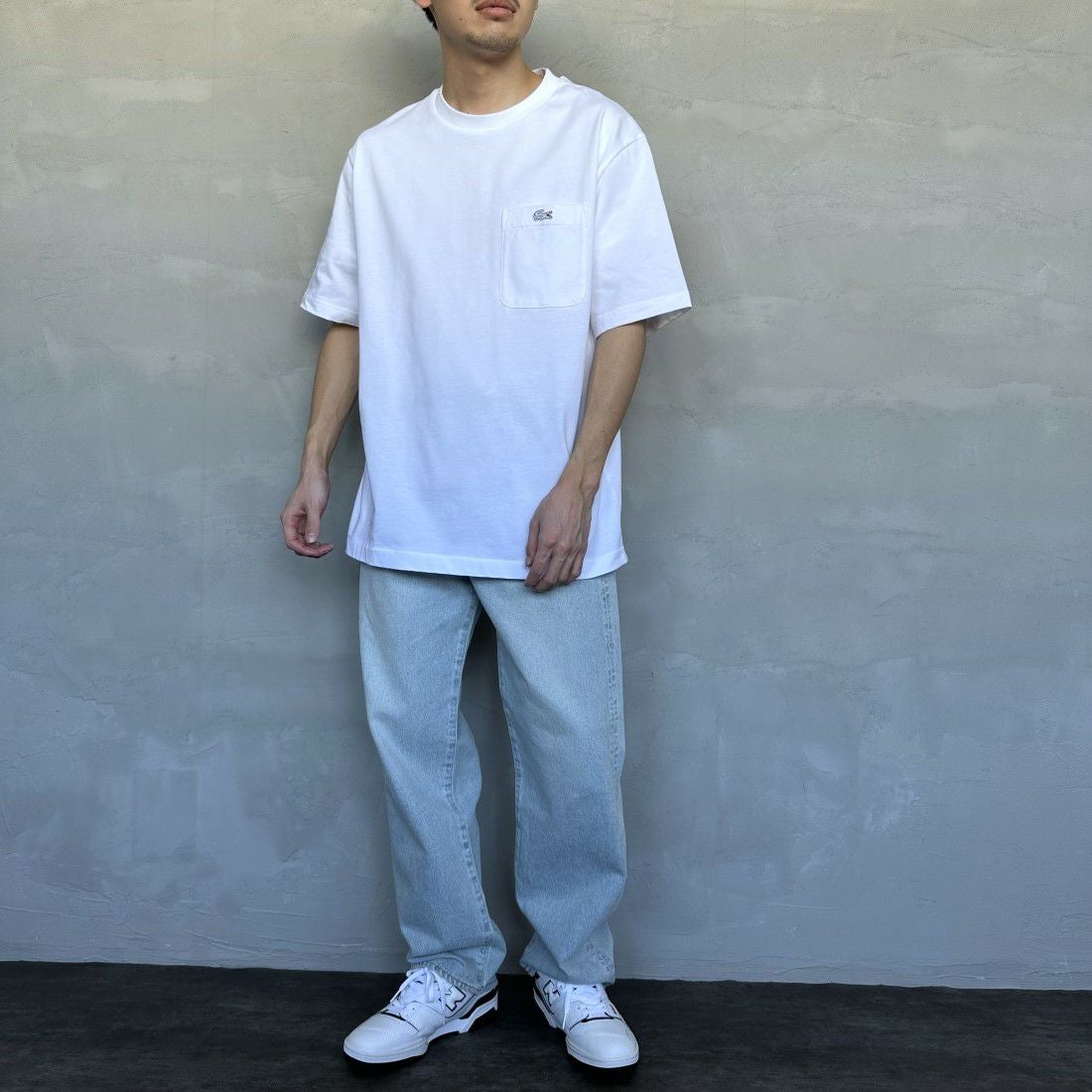 LACOSTE [ラコステ] アウトラインクロックポケットTシャツ [TH5581] 001 WHITE&&モデル身長：168cm 着用サイズ：6&&