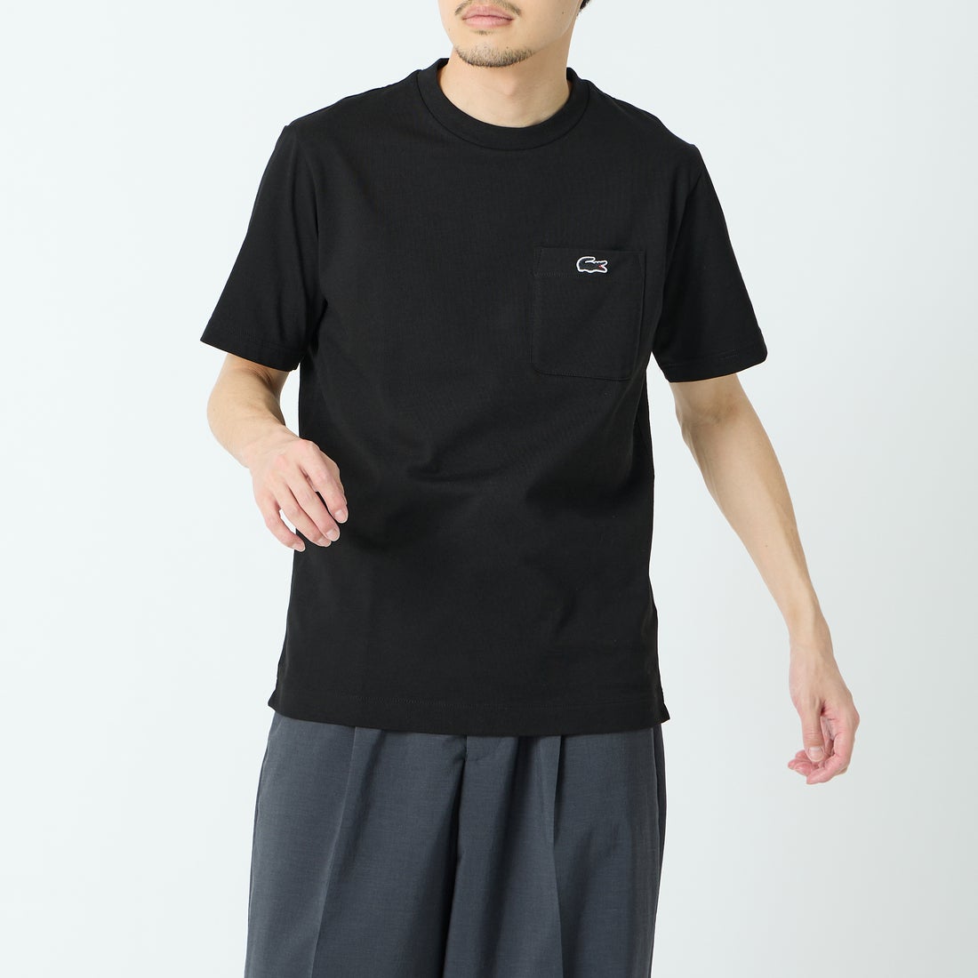 LACOSTE [ラコステ] アウトラインクロックポケットTシャツ [TH5581] 031 BLACK &&モデル身長：168cm 着用サイズ：3&&