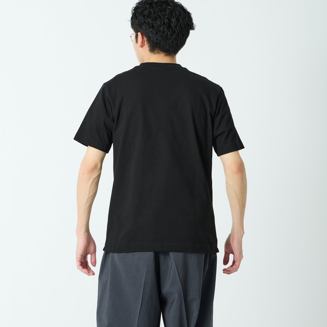 LACOSTE [ラコステ] アウトラインクロックポケットTシャツ [TH5581] 031 BLACK &&モデル身長：168cm 着用サイズ：3&&